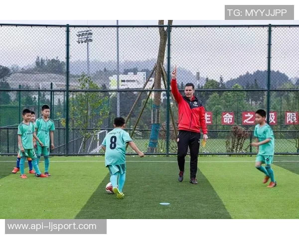 泽沛足球：引领青少年成长的足球梦想与未来发展之路